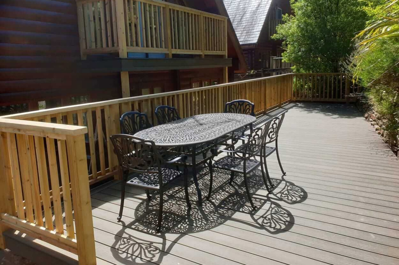 Enclosed decking area - created by Gull Rock
