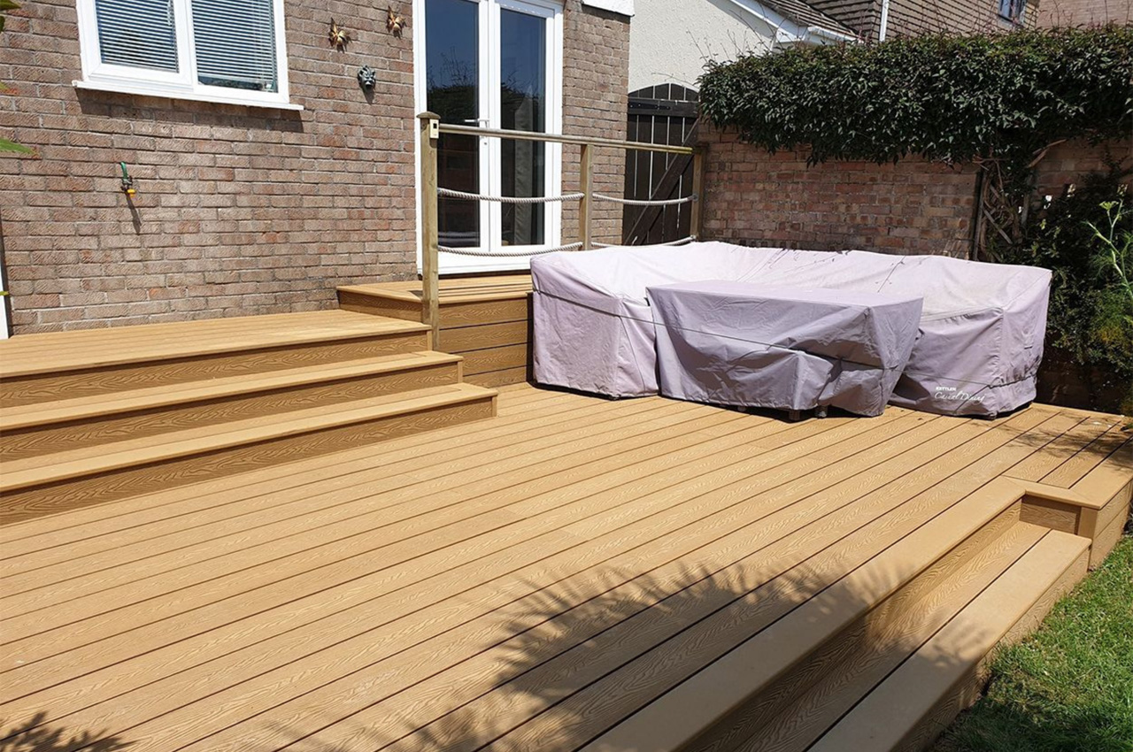 Relaxing decking area in Teak