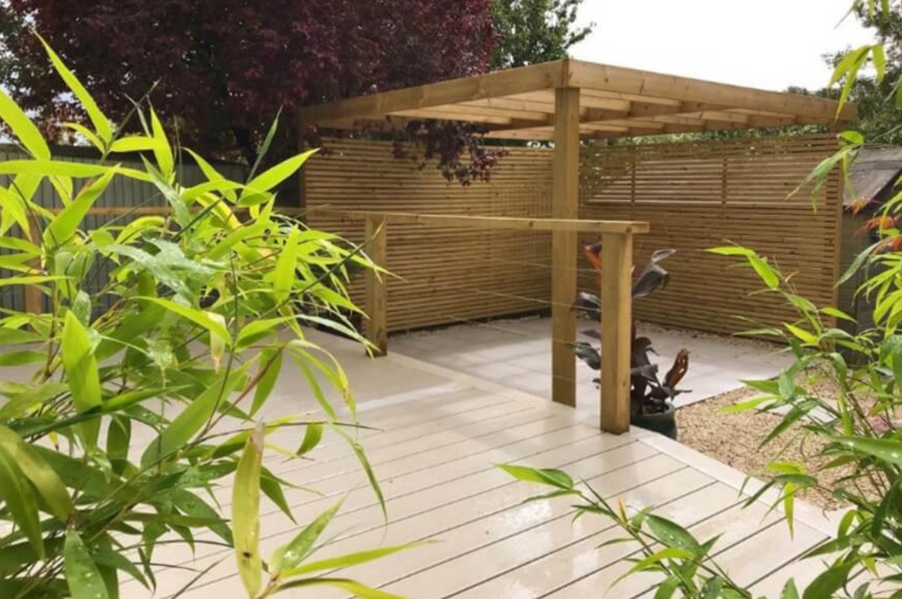 Ivory Composite Woodgrain Decking Boards make for a perfect raised decking entrance