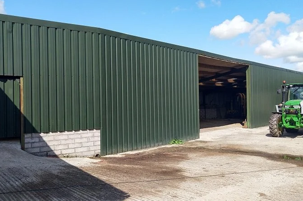 Juniper Green 32/1000 Side Cladding on agricultural barn