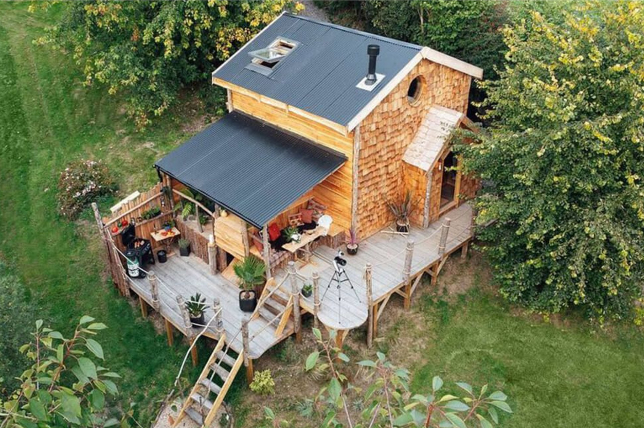 Captivating woodland cabin crafted by @withbearhandsuk