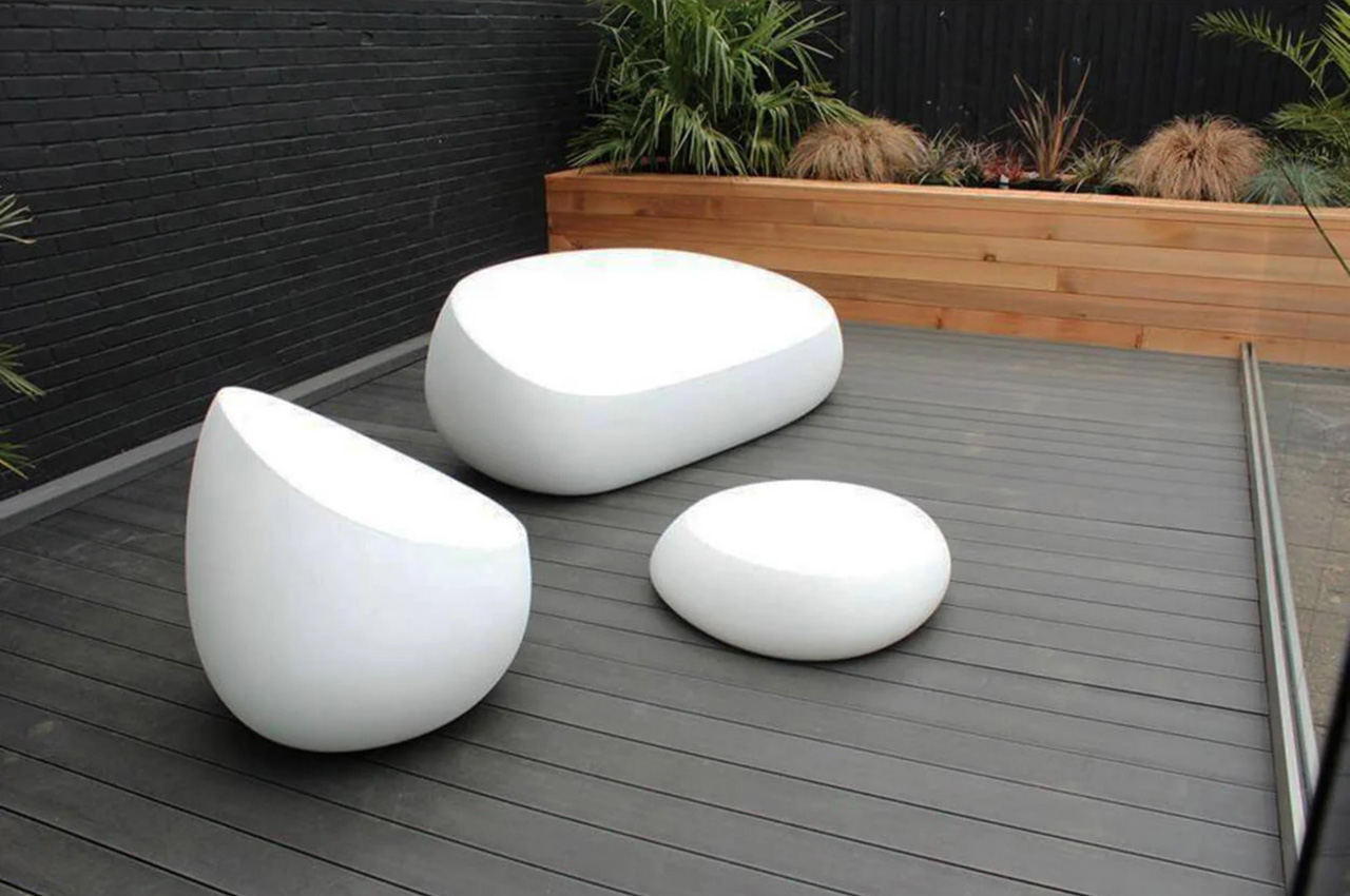 Contemporary sanctuary using black/charcoal decking boards