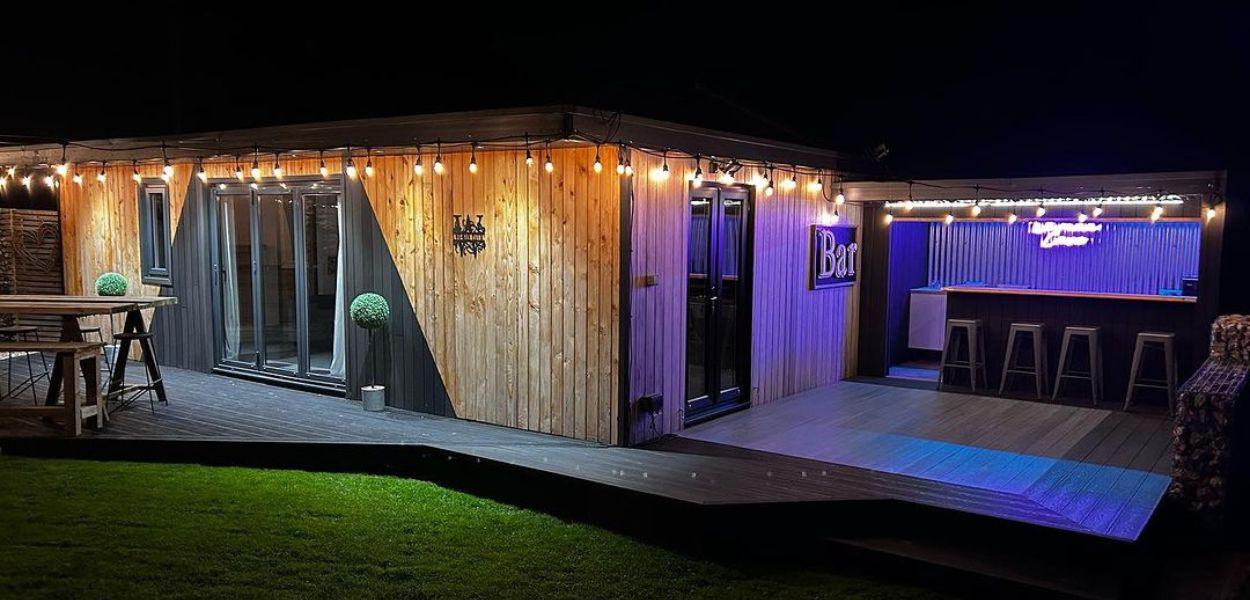 Garden room with wood cladding